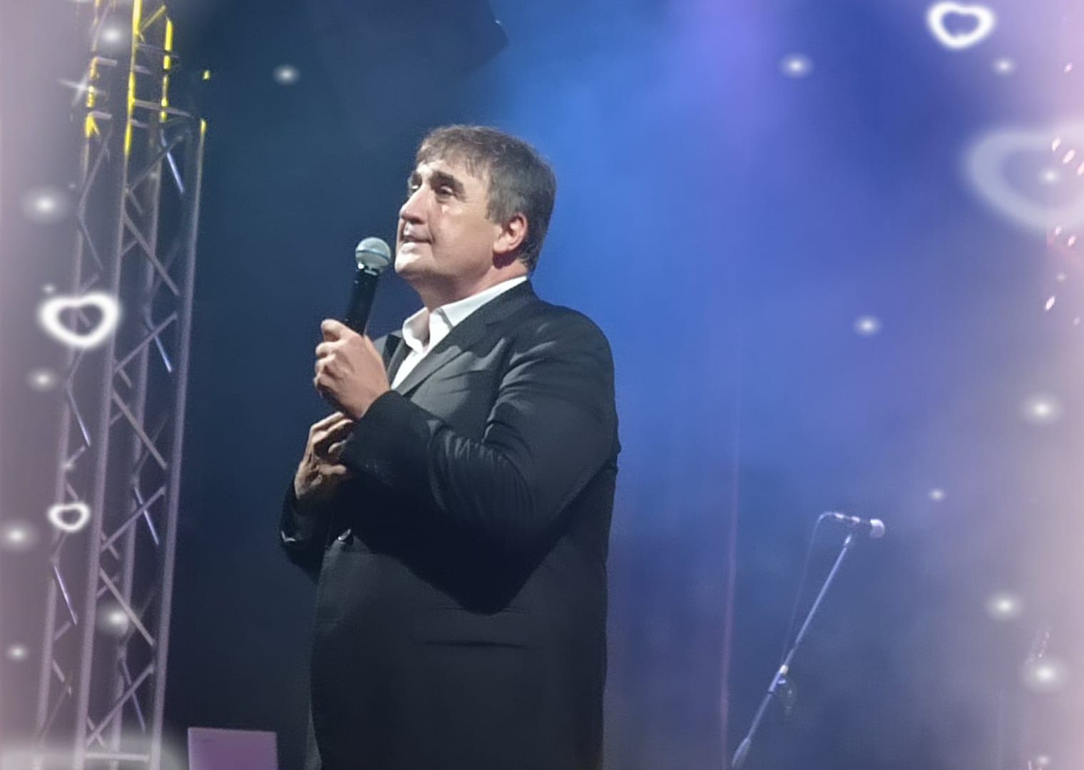 Почина майката на Веселин Маринов, певецът отлага концерти