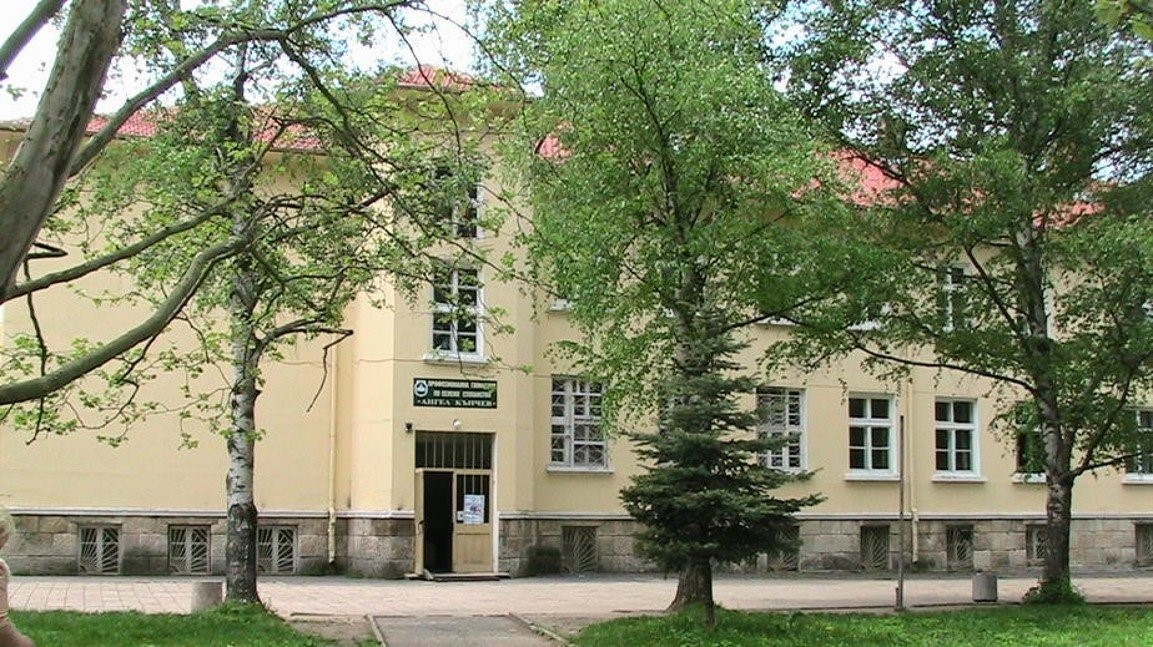 Паркът на ПГСС „Ангел Кънчев“ ще бъде засаден с овошки, лози, декоративни храсти и билки
