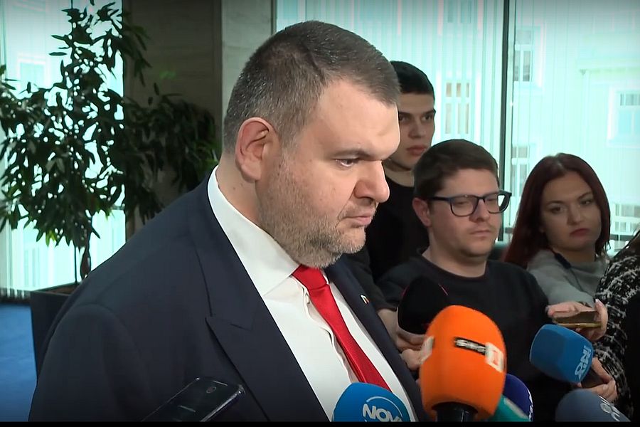 Пеевски обвини президента: Мистър Кеш разцепи ДПС
