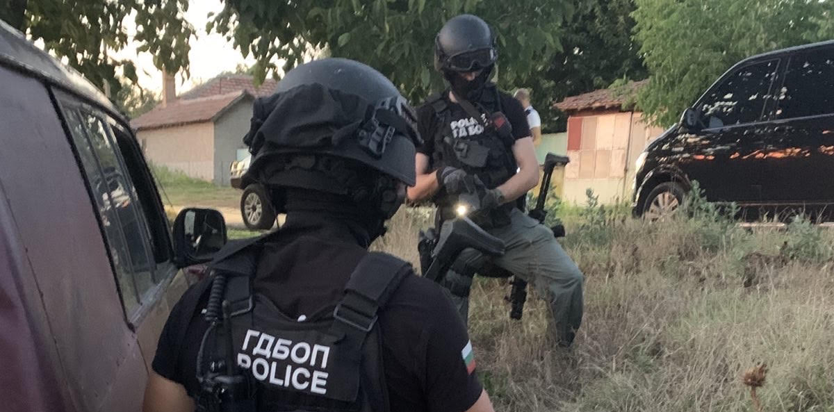 В Русе, Силистра и София бе проведена акция по разбиването на група за нелегална търговия с оръжие
