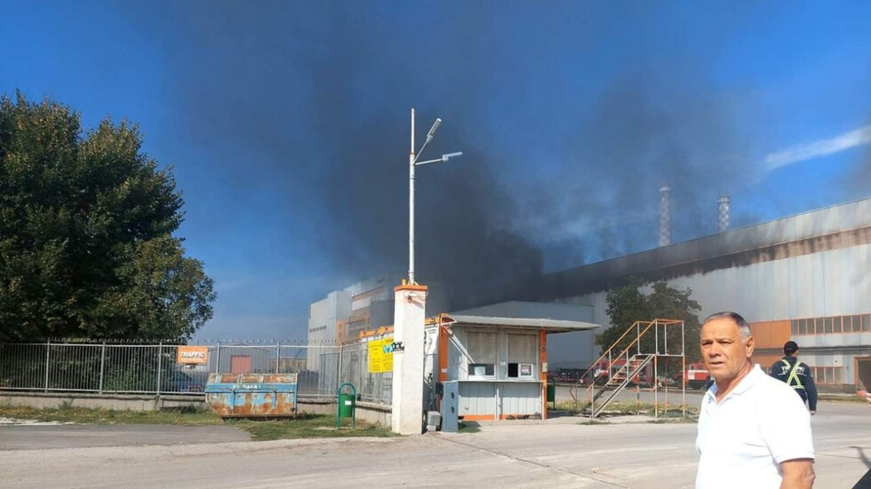 Пламна пожар в завод за хартия и целулоза