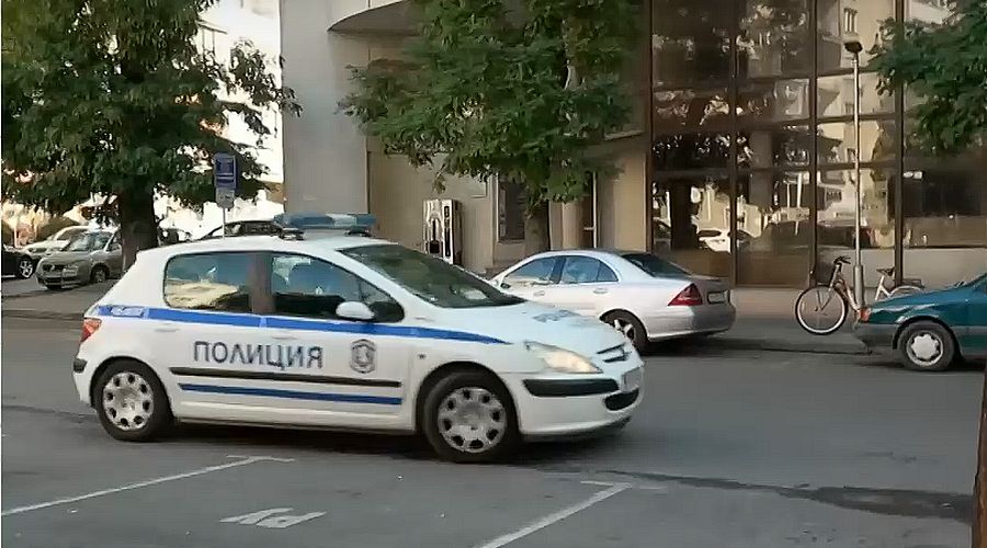 Пиян 16-годишен вдигна 170 км/ч при нощна гонка с полицията - карал баща си от сватба