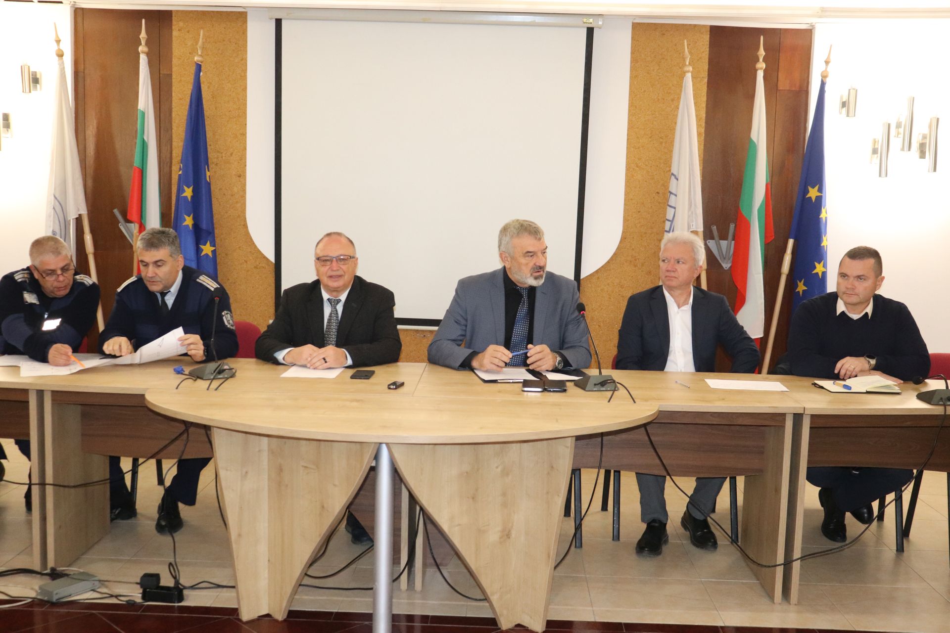 Ръководството на Областната администрация в Русе предлага мерки за облекчаване на трафика в района на ГКПП „Дунав мост“