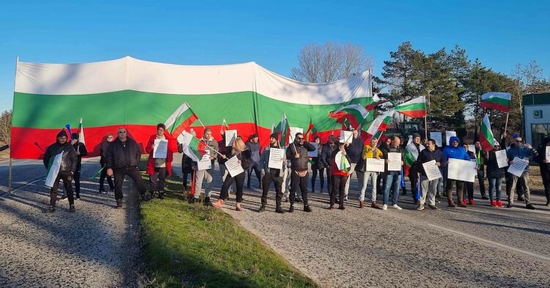 Протестиращи плевенчани блокираха главния път София - Русе