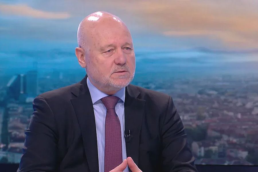 Тагарев: Путин не се е отказал да подчини Украйна, няма намерение да спира ударите