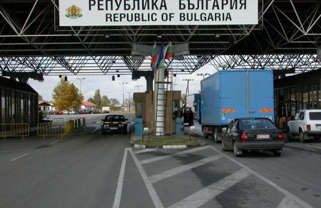 Спряха контрабанден превоз на 500 кг сексуален стимулант на митницата