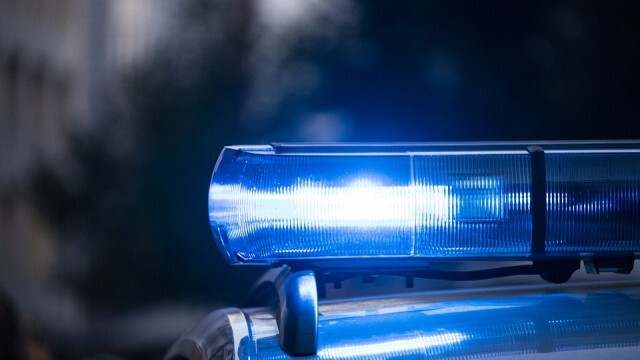 Младеж е в тежко състояние след множество удари с брадва