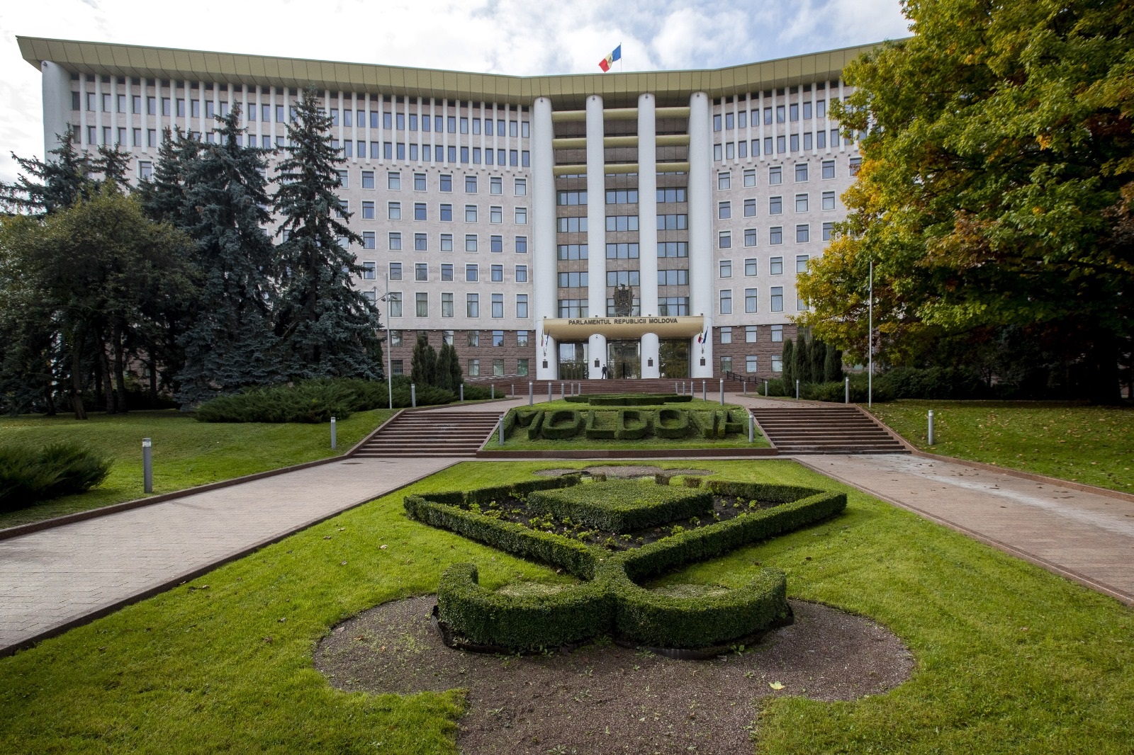 Проевропейска партия с убедителна победа на изборите в Молдова